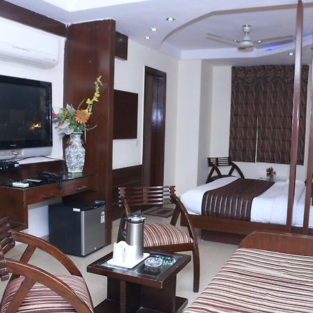 Hotel High 5 Land Delhi Kültér fotó