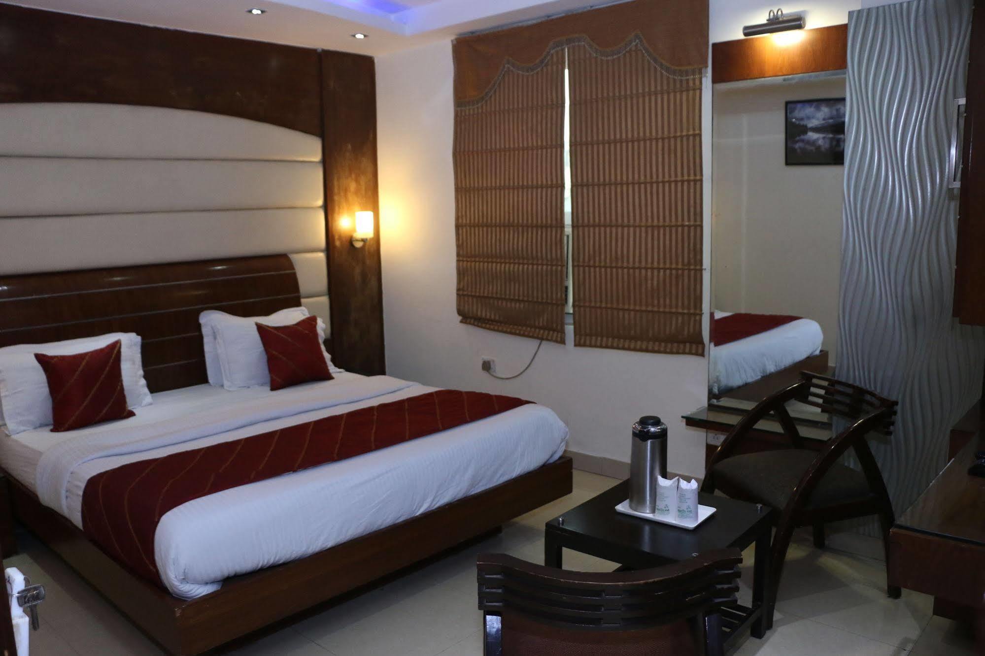 Hotel High 5 Land Delhi Kültér fotó