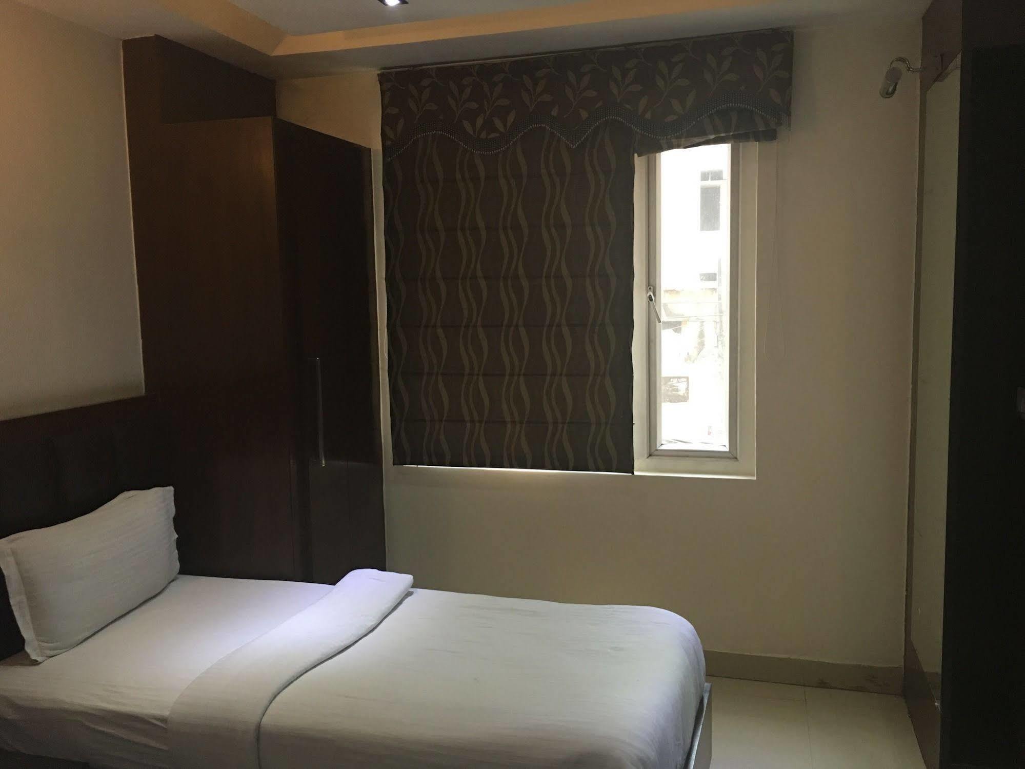Hotel High 5 Land Delhi Kültér fotó