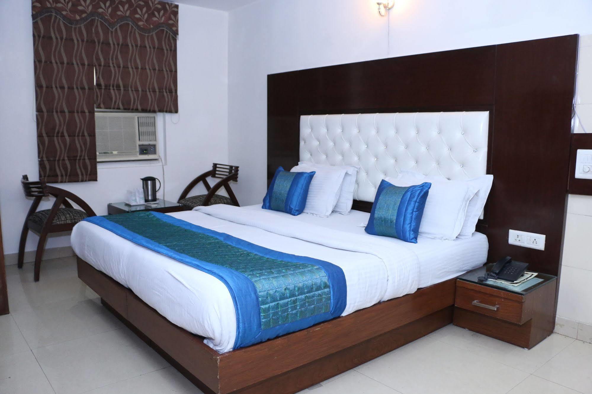 Hotel High 5 Land Delhi Kültér fotó