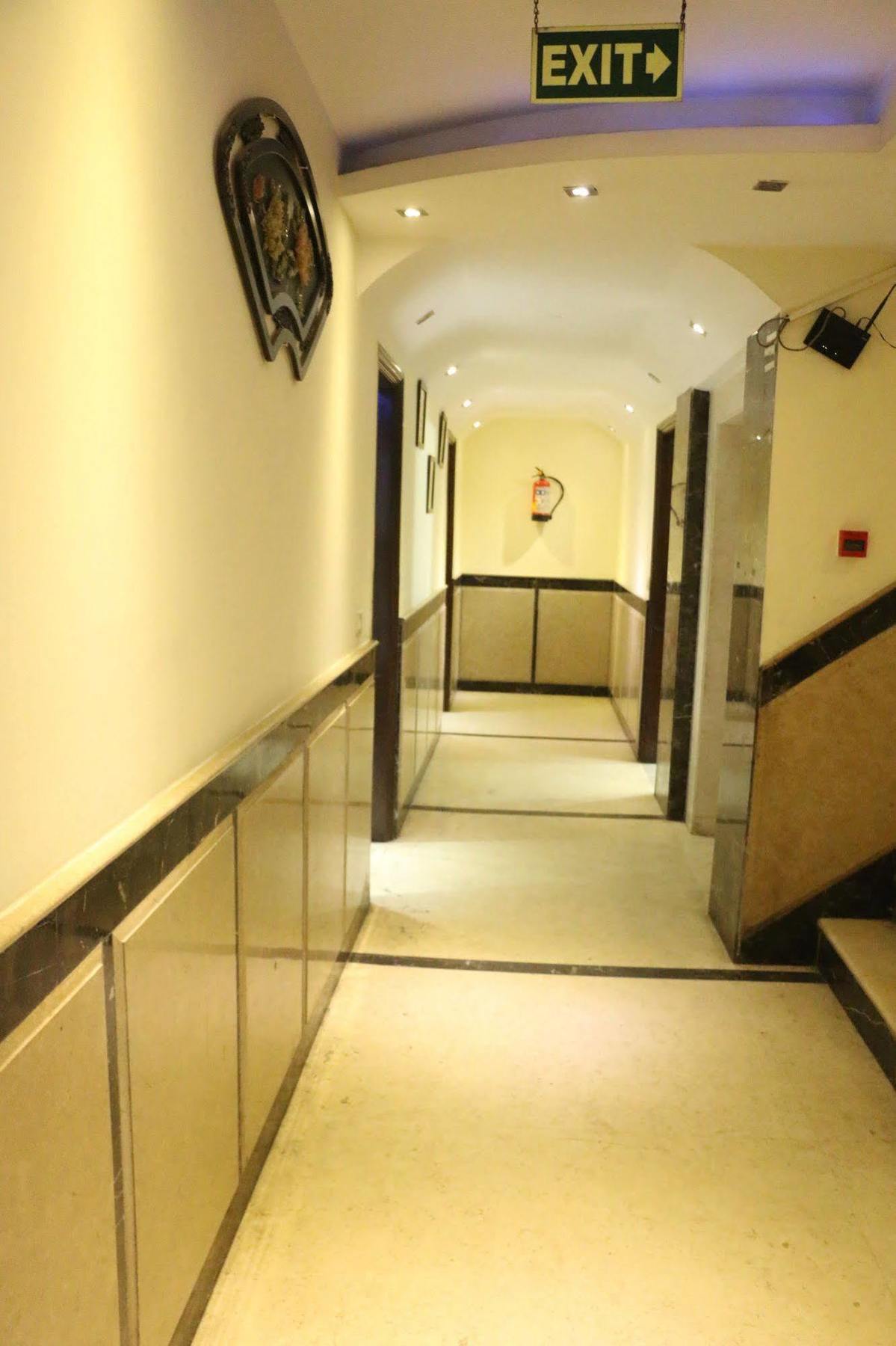 Hotel High 5 Land Delhi Kültér fotó